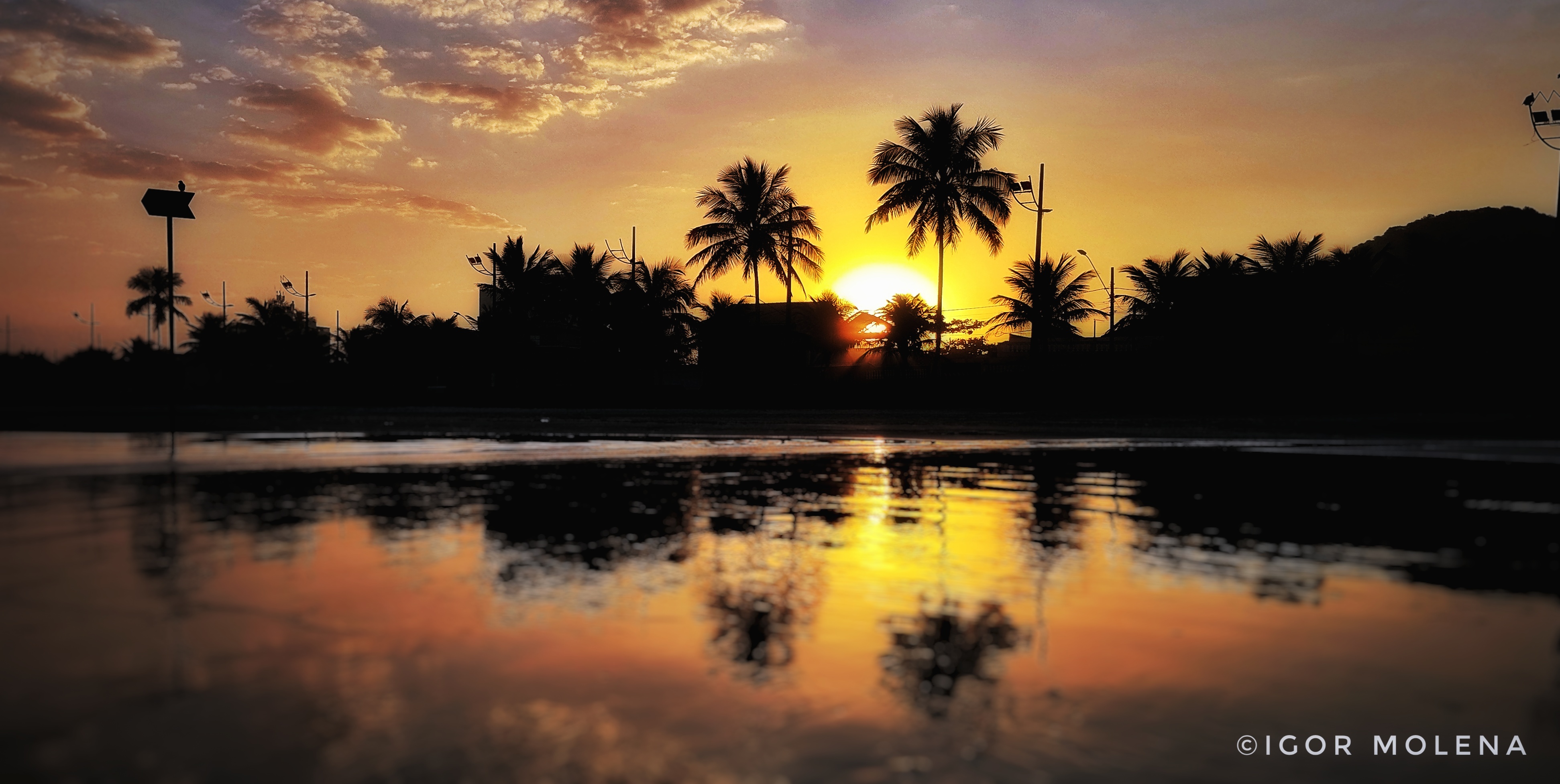 Entardecer na praia do Balneário Itaoca, onde fica localizada a residência